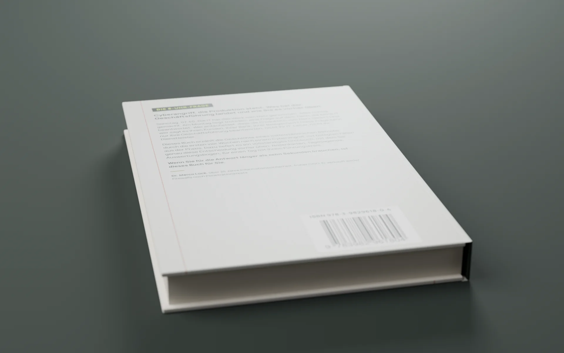 Das Hardcover „Wer entscheidet um 8 Uhr?“ liegt im Studio auf Tiefgrün, zunächst mit der Rückseite nach oben